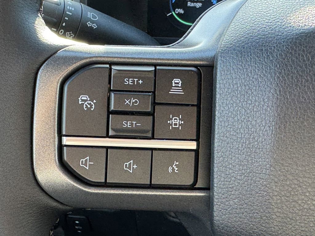 Used 2025 Ford F150 Lightning Lariat AWD/4WD image 18