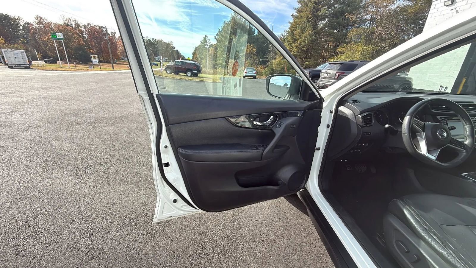 Used 2017 Nissan Rogue SL w/ SL Premium Package image 13