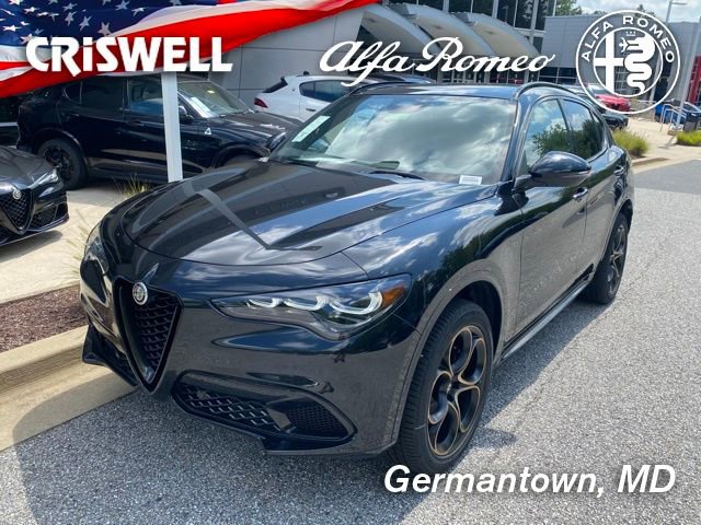 New 2025 Alfa Romeo Stelvio Sprint image 2