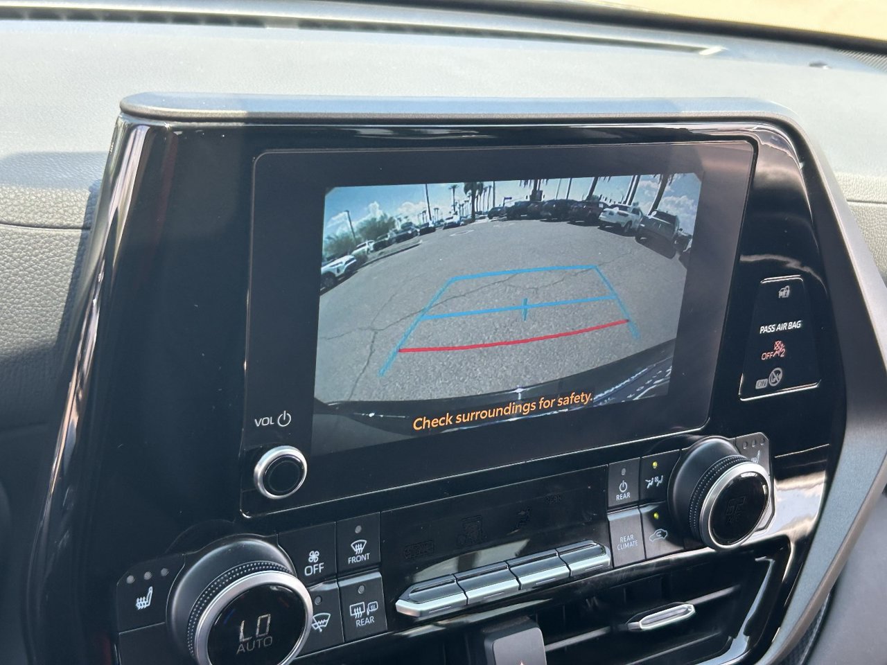 Used 2025 Toyota Highlander XLE AWD/4WD image 34