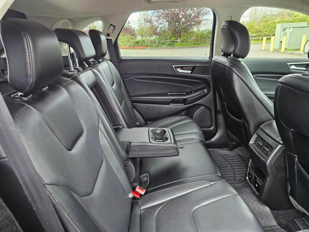 Used 2017 Ford Edge Titanium w/ Technology Package image 15