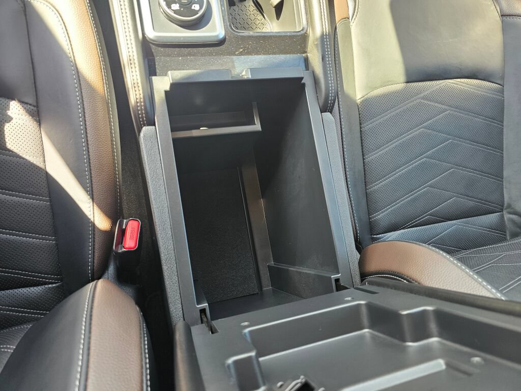 Used 2025 Nissan Pathfinder Platinum AWD/4WD image 24