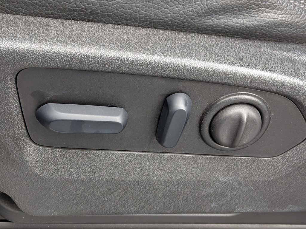 Used 2023 GMC Sierra 3500 Denali w/ Denali Ultimate Package image 19