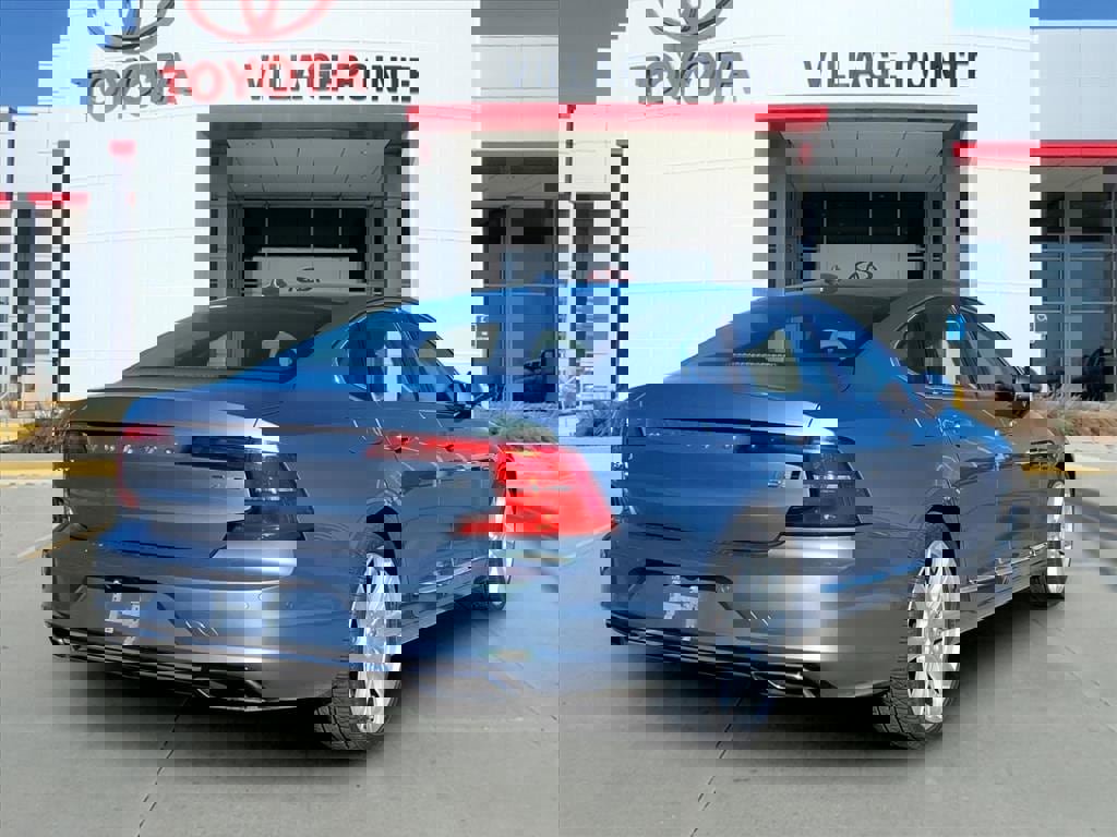 Used 2017 Volvo S90 T6 Inscription w/ Vision Package image 6