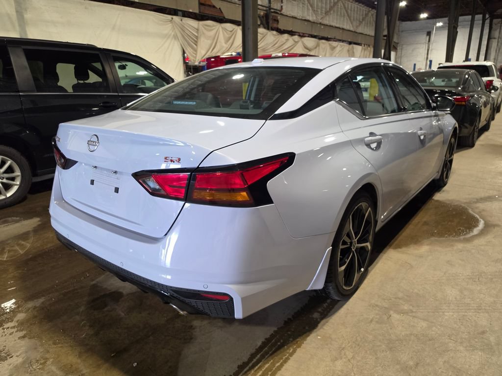Used 2025 Nissan Altima 2.5 SR w/ SR Premium Package FWD image 2