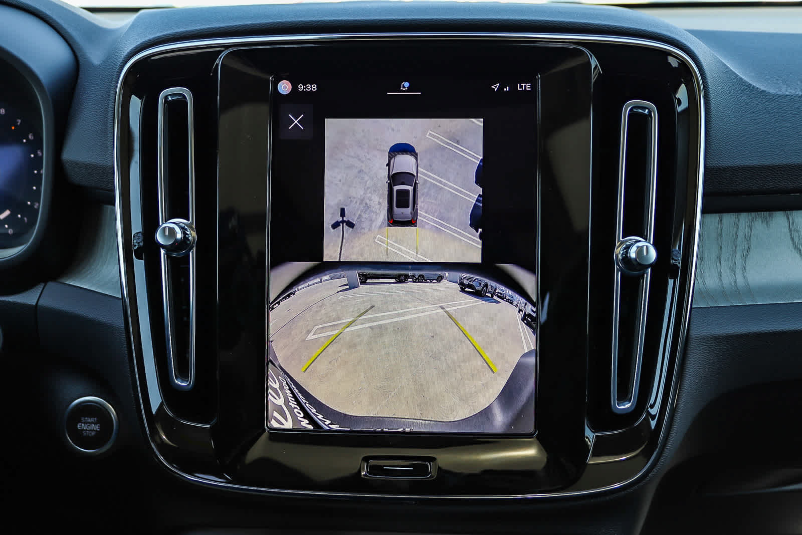 Used 2025 Volvo XC40 B5 Plus w/ Protection Package Premier AWD/4WD image 27