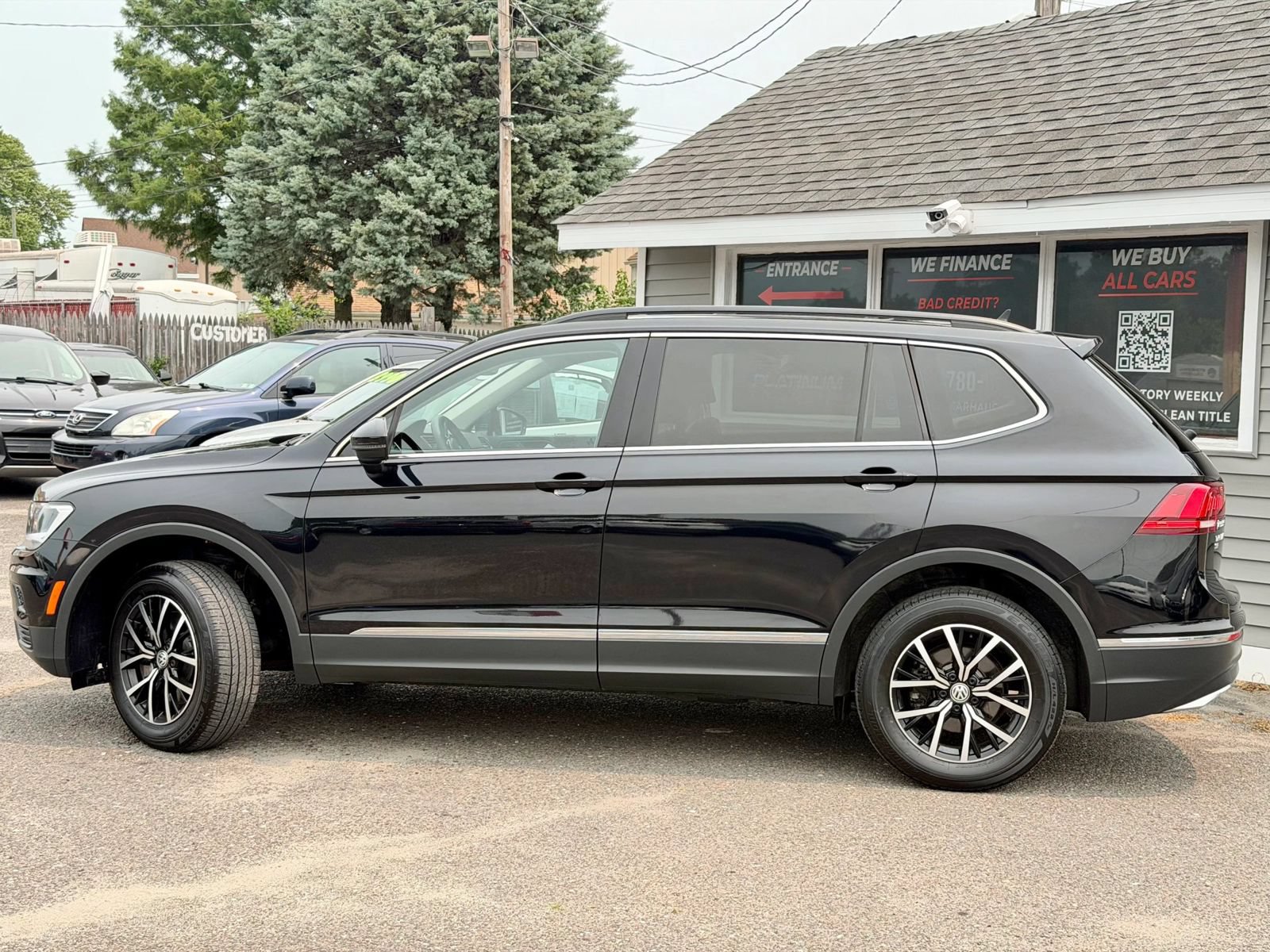 Used 2021 Volkswagen Tiguan SE w/ Panoramic Sunroof Package AWD/4WD image 3