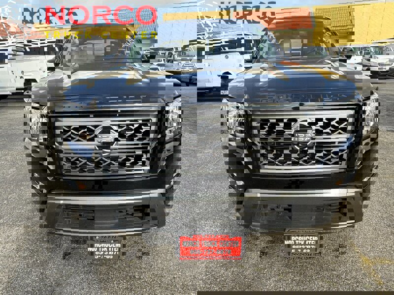 Used 2022 Nissan Frontier SV image 3