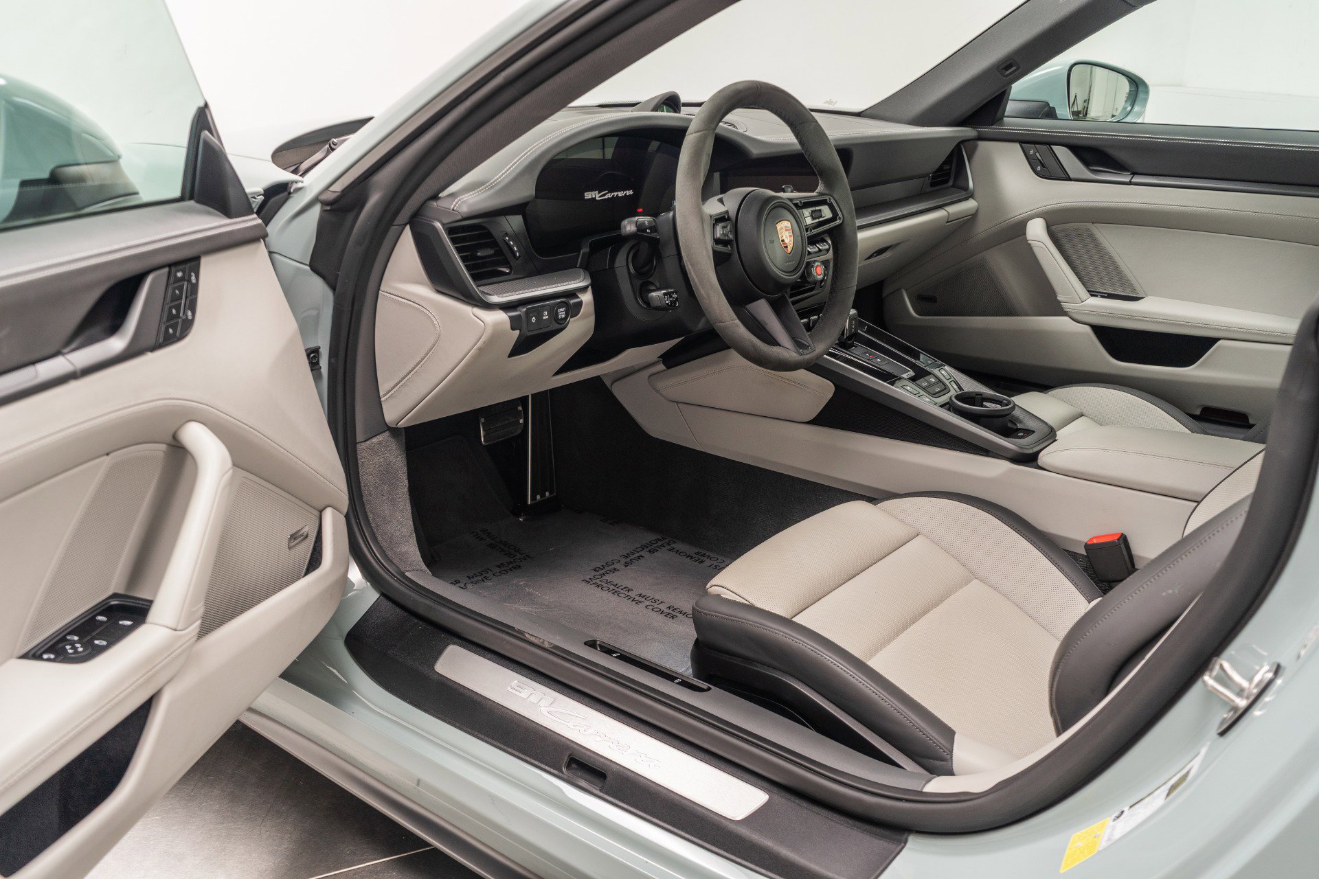 Used 2025 Porsche 911 Carrera image 23