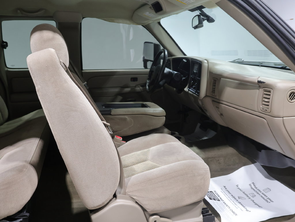 Used 2004 Chevrolet Silverado 1500 LS w/ Light Duty Power Package AWD/4WD image 23