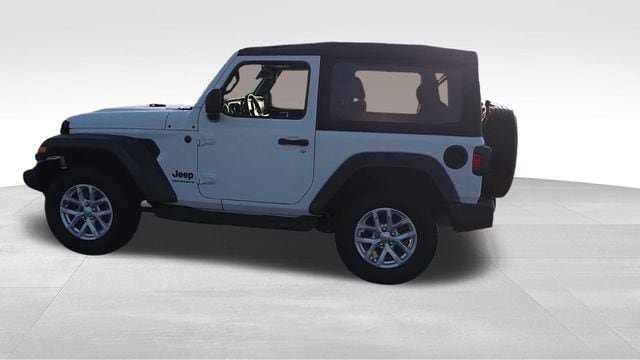 Used 2023 Jeep Wrangler Sport AWD/4WD image 9