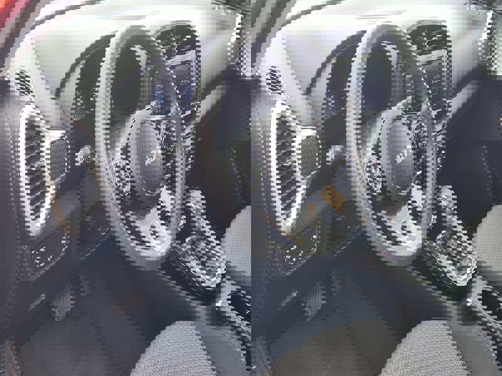 Certified 2022 Kia Soul LX w/ Technology Package image 2