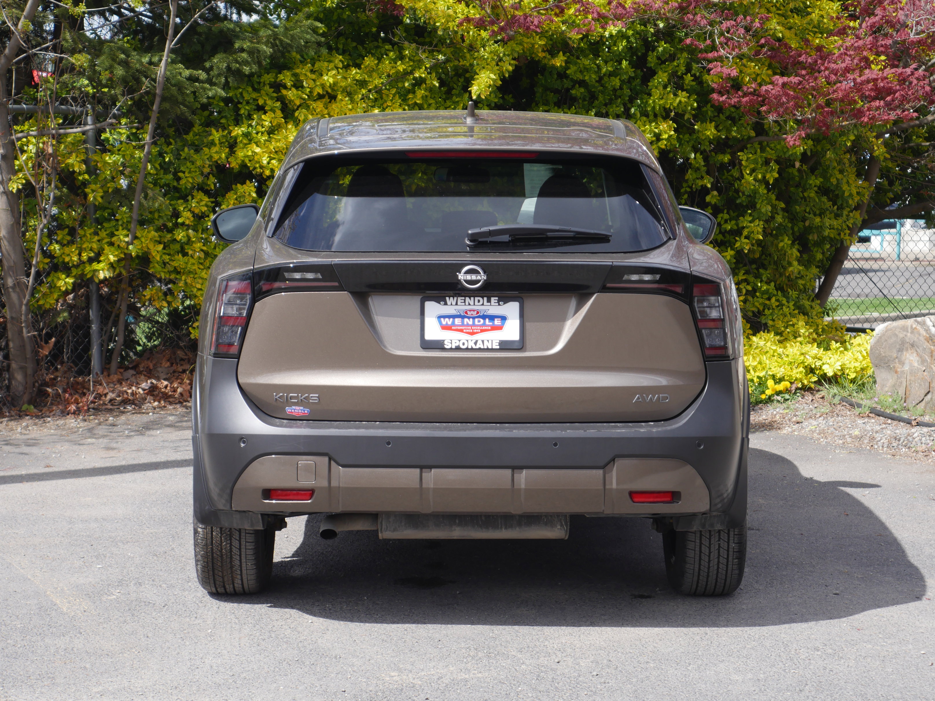 Used 2025 Nissan Kicks SV AWD/4WD image 17
