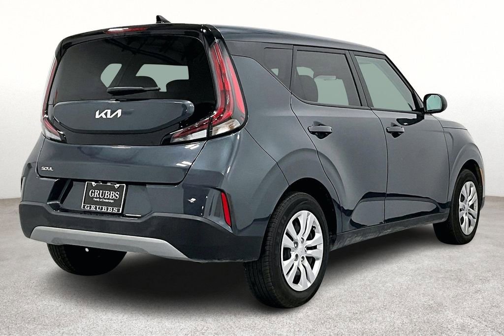Used 2025 Kia Soul LX image 2