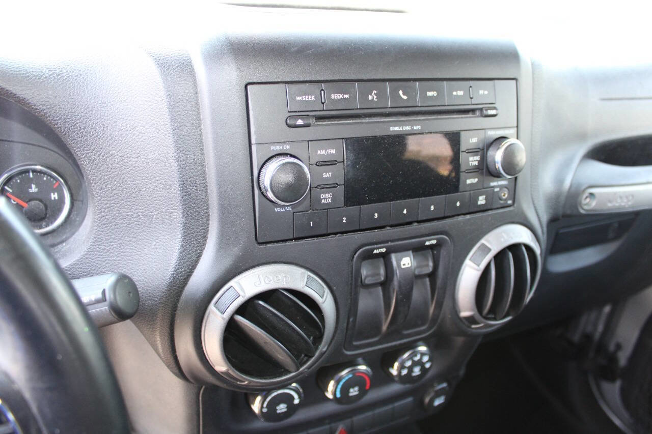 Used 2015 Jeep Wrangler Sport w/ Quick Order Package 24S AWD/4WD image 15