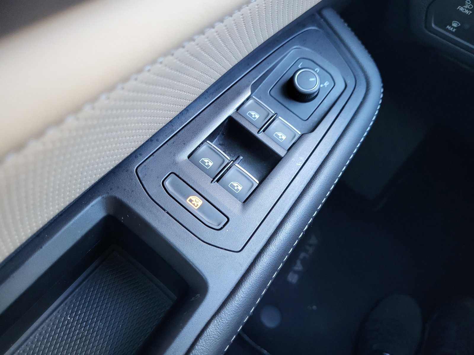 Used 2024 Volkswagen Atlas Cross Sport SE image 13