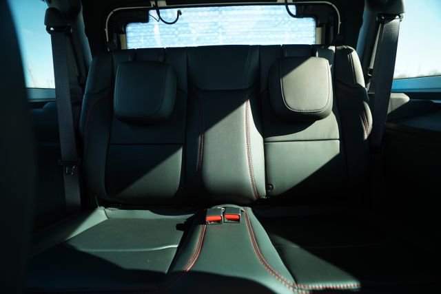 Used 2025 Jeep Wrangler Rubicon image 25