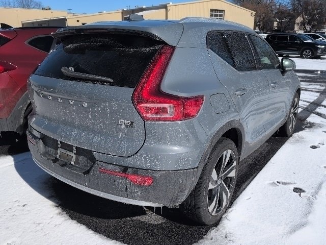 Used 2023 Volvo XC40 B5 Plus w/ Protection Package Premier image 17