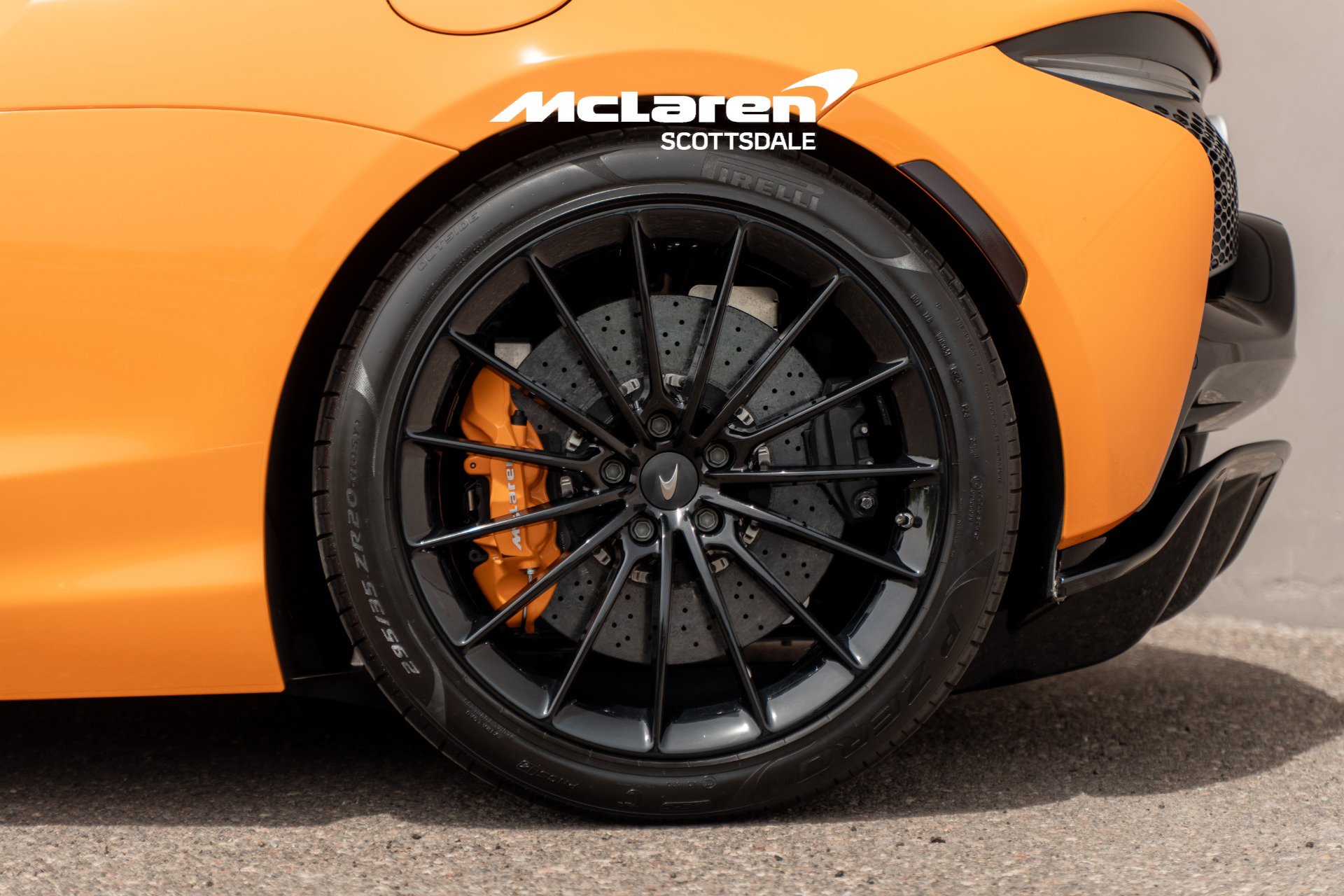 Used 2026 McLaren Artura Spider RWD image 27