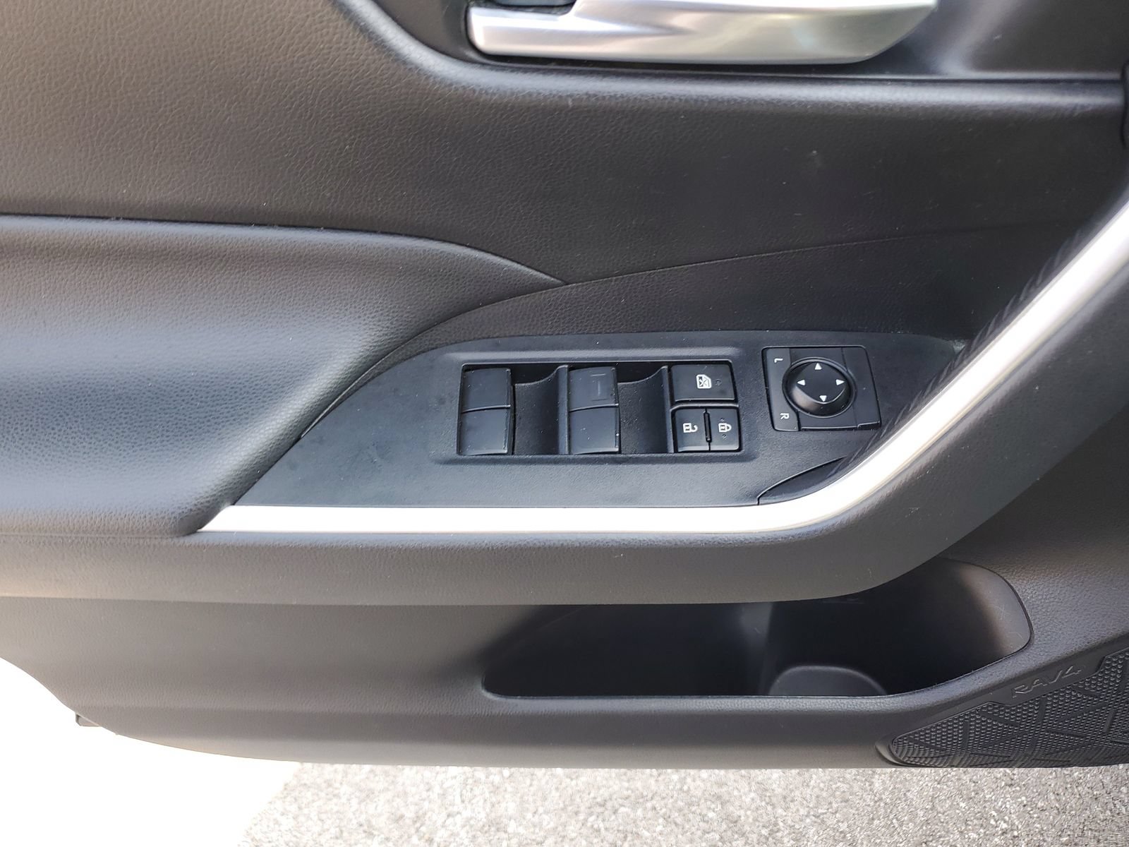 Certified 2021 Toyota RAV4 XLE FWD image 21