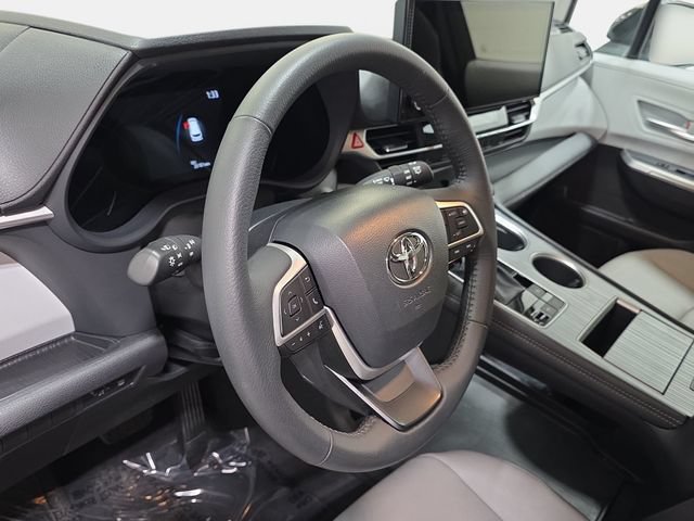 Certified 2026 Toyota Sienna XLE FWD image 12