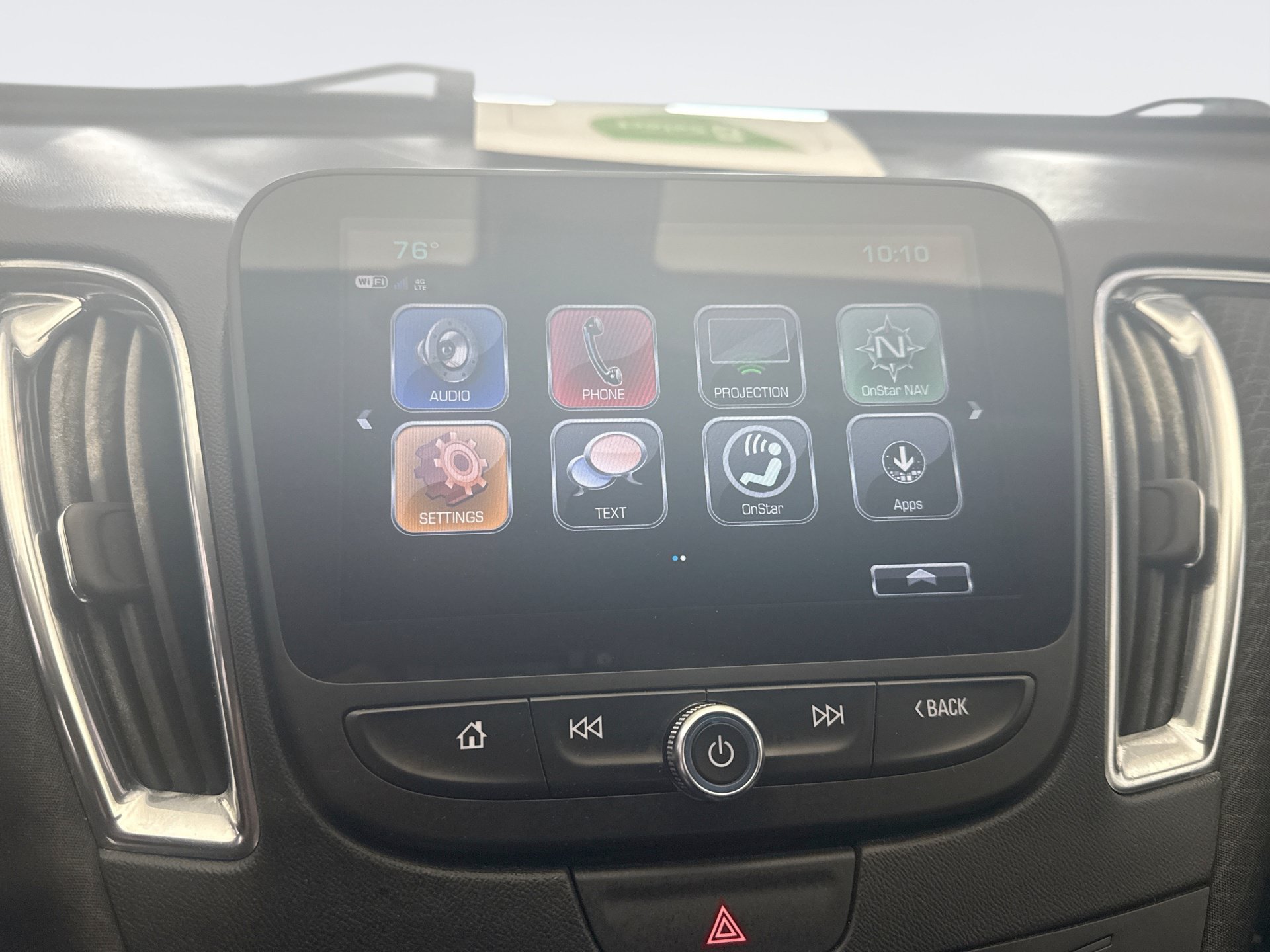 Used 2017 Chevrolet Malibu LT FWD image 14
