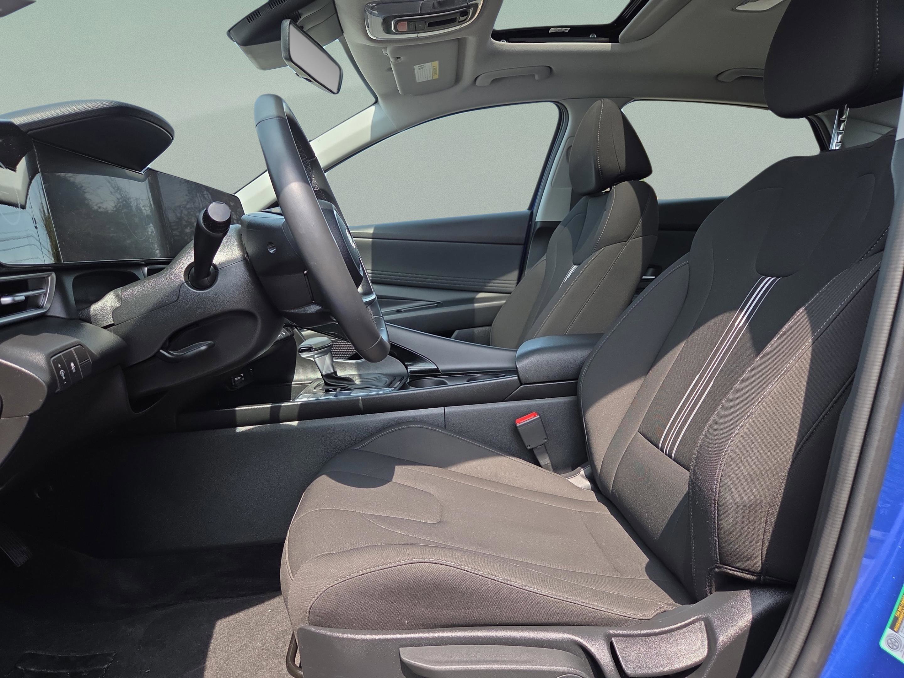 Used 2025 Hyundai Elantra SEL image 26