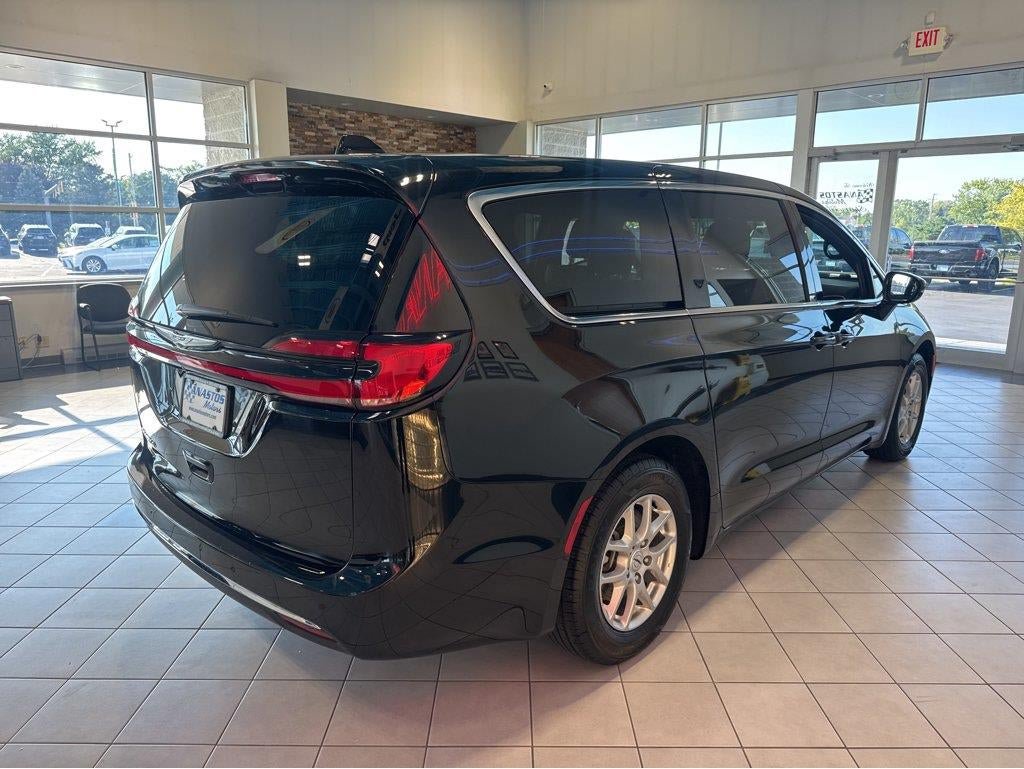 Used 2025 Chrysler Pacifica Select FWD image 15
