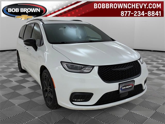 Used 2025 Chrysler Pacifica Limited image 1