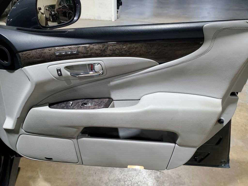 Used 2011 Lexus LS 460 AWD w/ Luxury Value Edition image 16