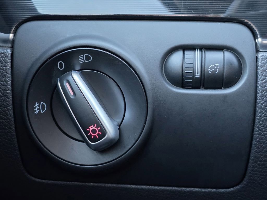 Used 2011 Volkswagen GTI 4-Door image 31