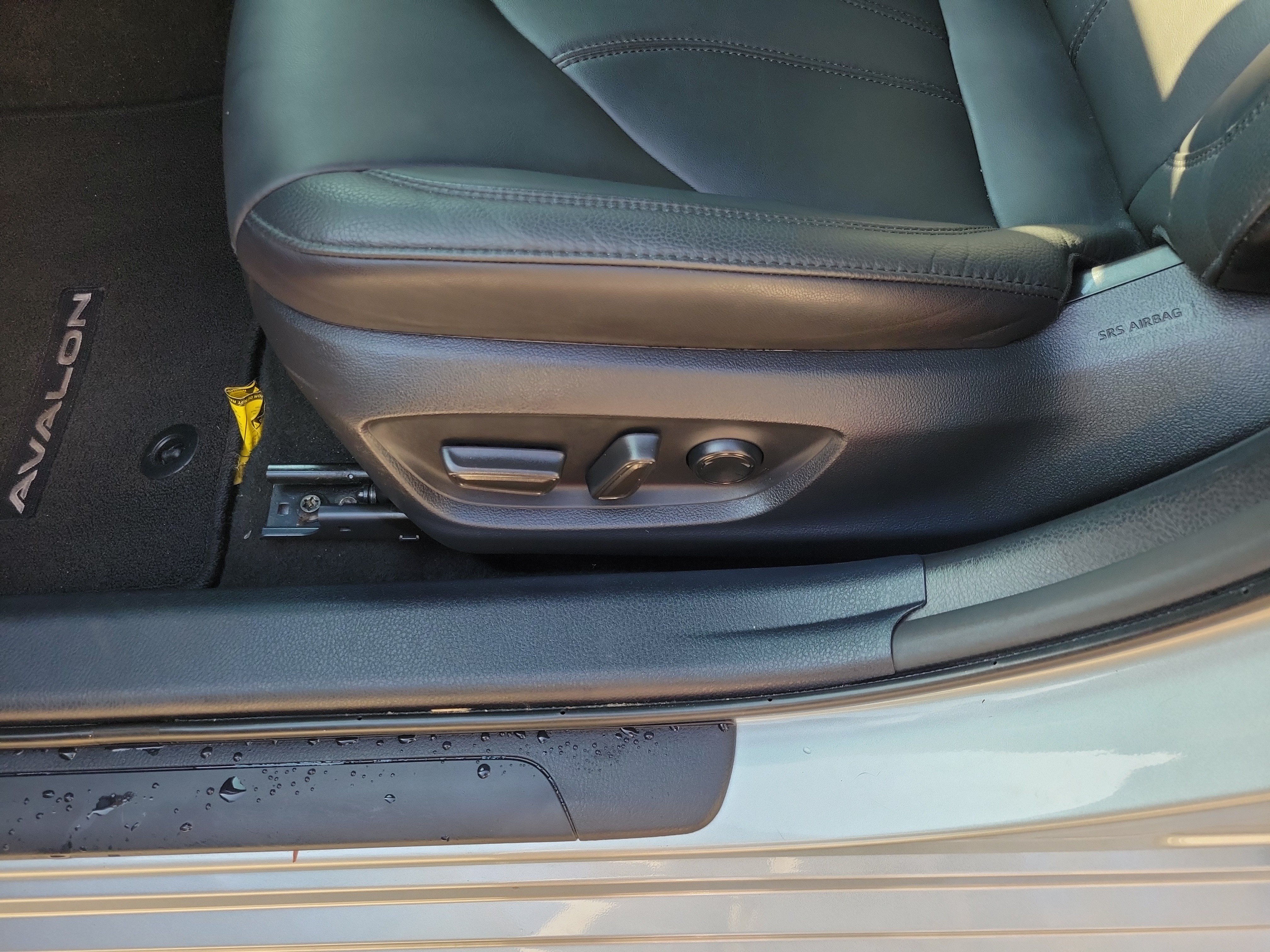 Used 2021 Toyota Avalon XLE w/ Moonroof Package FWD image 14