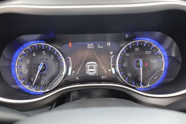 Used 2023 Chrysler Pacifica Touring-L FWD image 14