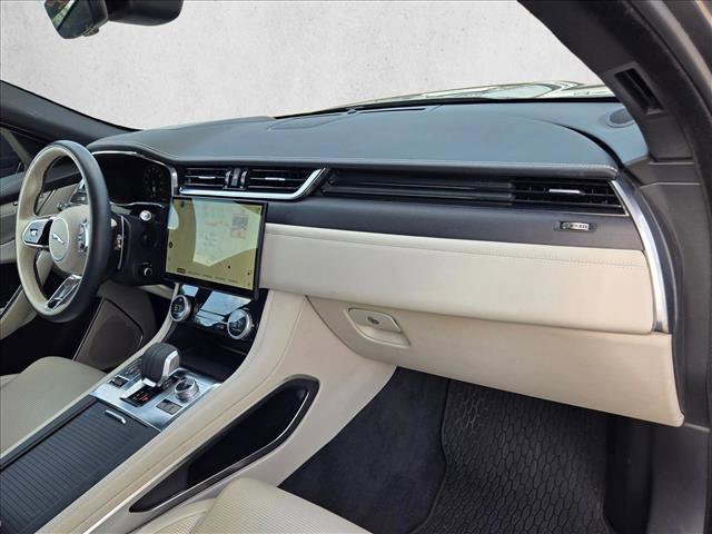 Used 2024 Jaguar F-PACE R-Dynamic S image 21