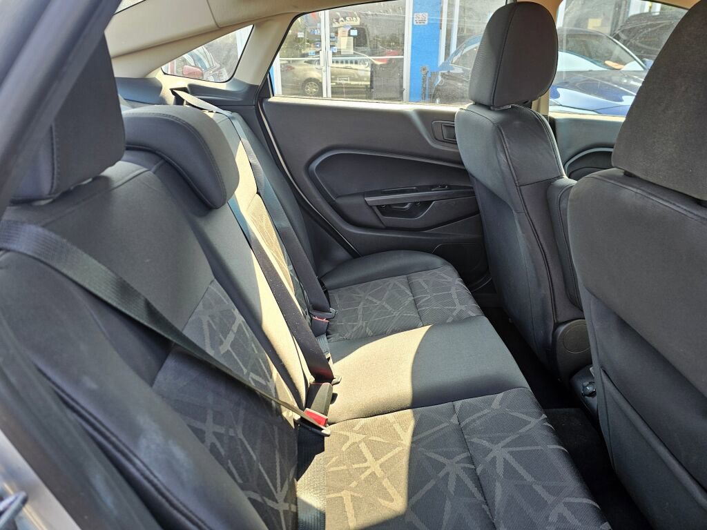 Used 2013 Ford Fiesta SE image 15