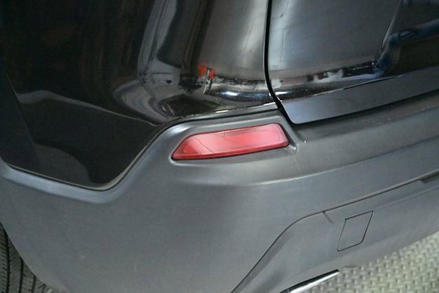 Used 2019 Jeep Cherokee Latitude w/ Cold Weather Group image 16