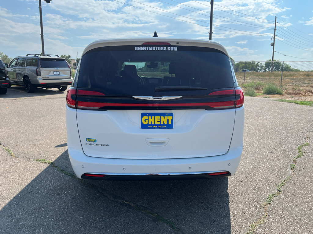 Used 2023 Chrysler Pacifica Touring-L FWD image 19