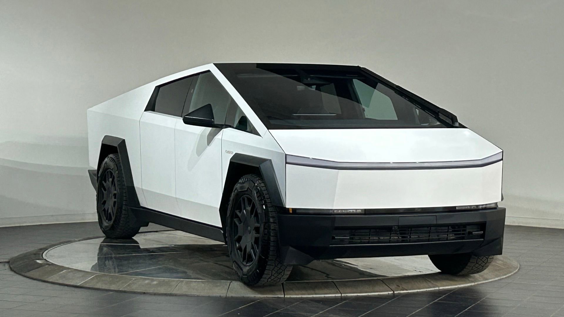 Used 2024 Tesla Cybertruck AWD Crew Cab image 2