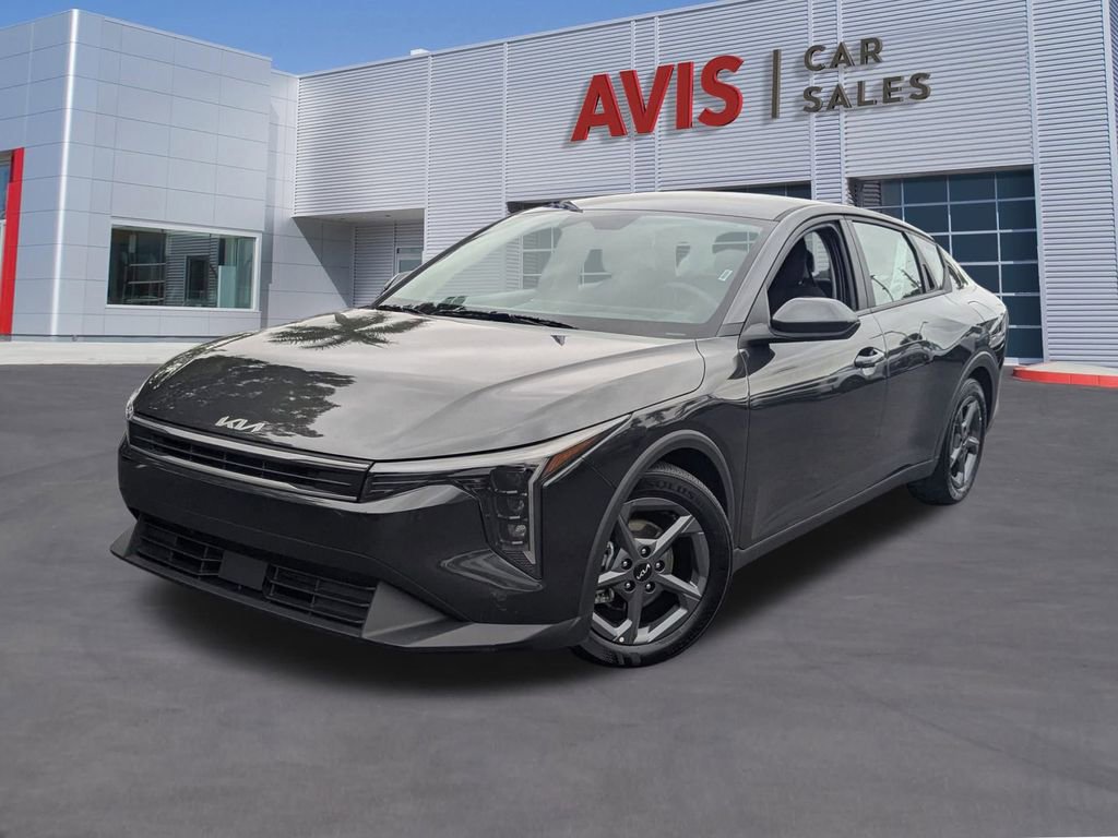 Used 2025 Kia K4 LXS image 1