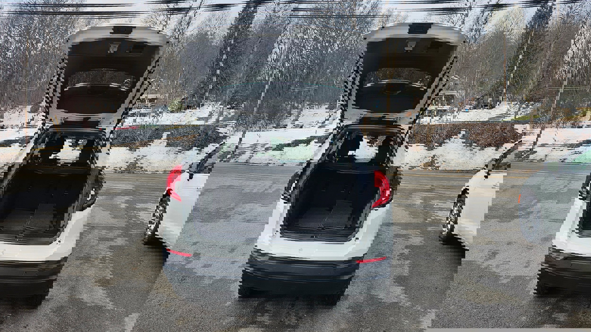 Used 2023 GMC Terrain SLE w/ Driver Convenience Package image 17