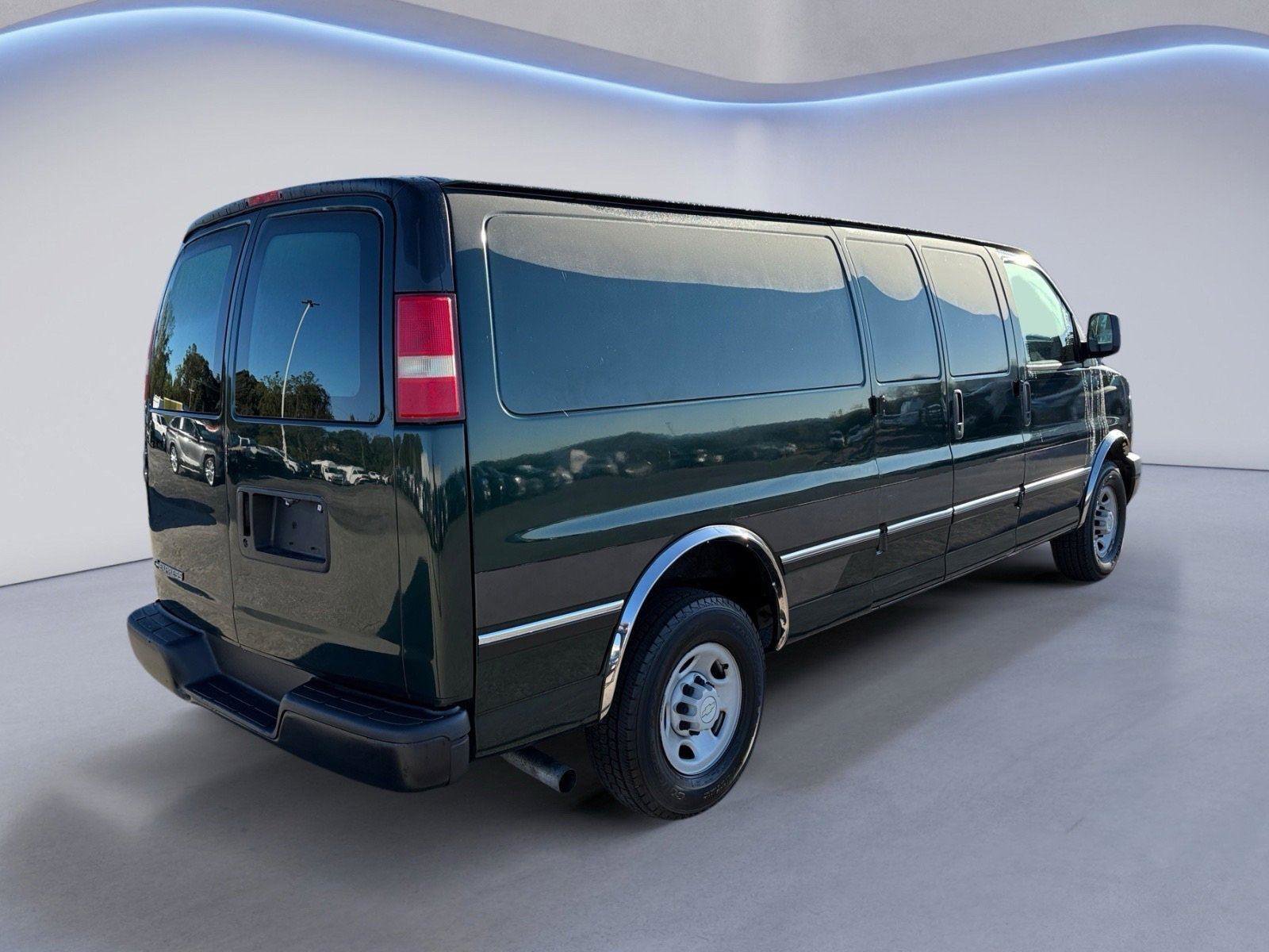 Used 2005 Chevrolet Express 3500 Extended image 3