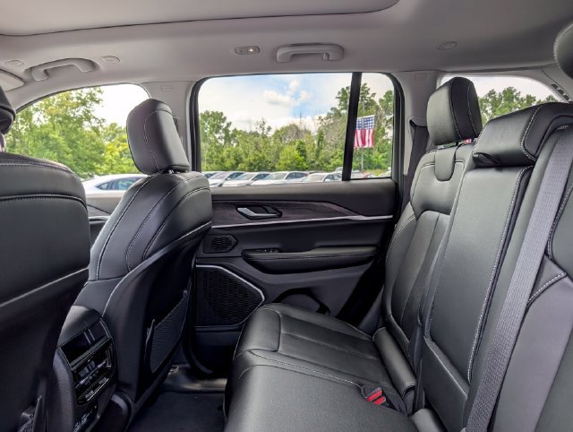Used 2022 Jeep Grand Cherokee Limited AWD/4WD image 18