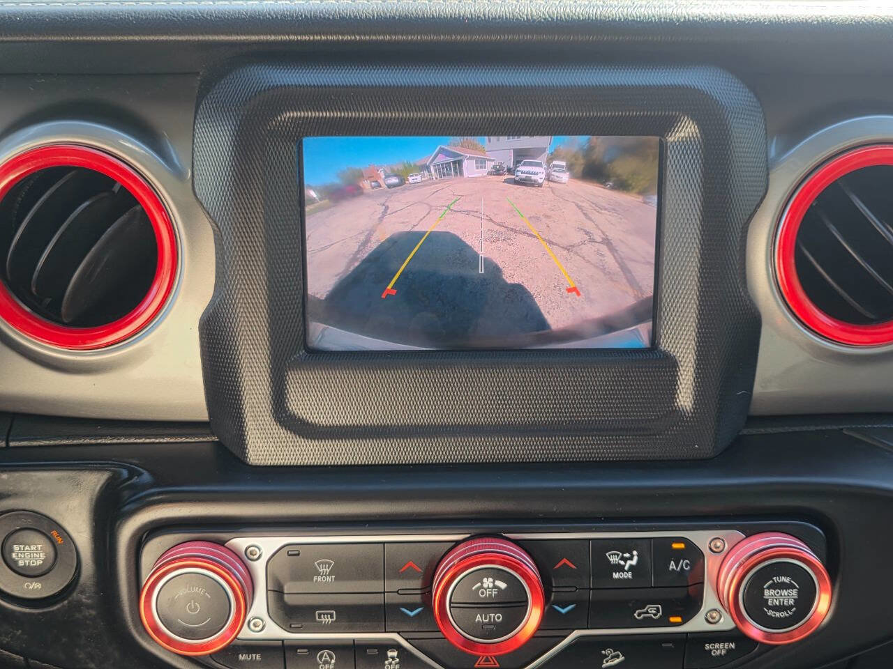 Used 2020 Jeep Wrangler Unlimited Sahara image 18