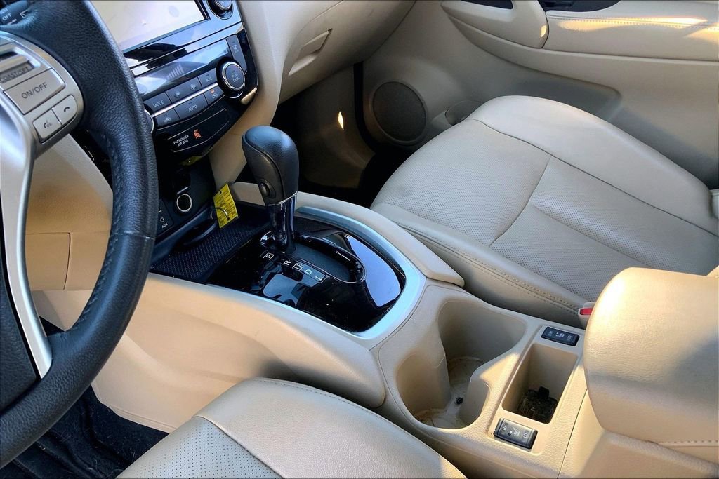 Used 2016 Nissan Rogue SL w/ SL Premium Package image 13