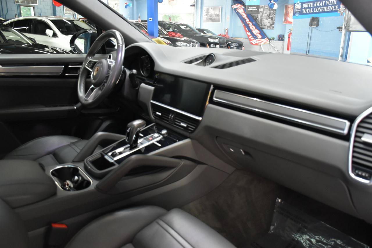 Used 2020 Porsche Cayenne S w/ Premium Package AWD/4WD image 22