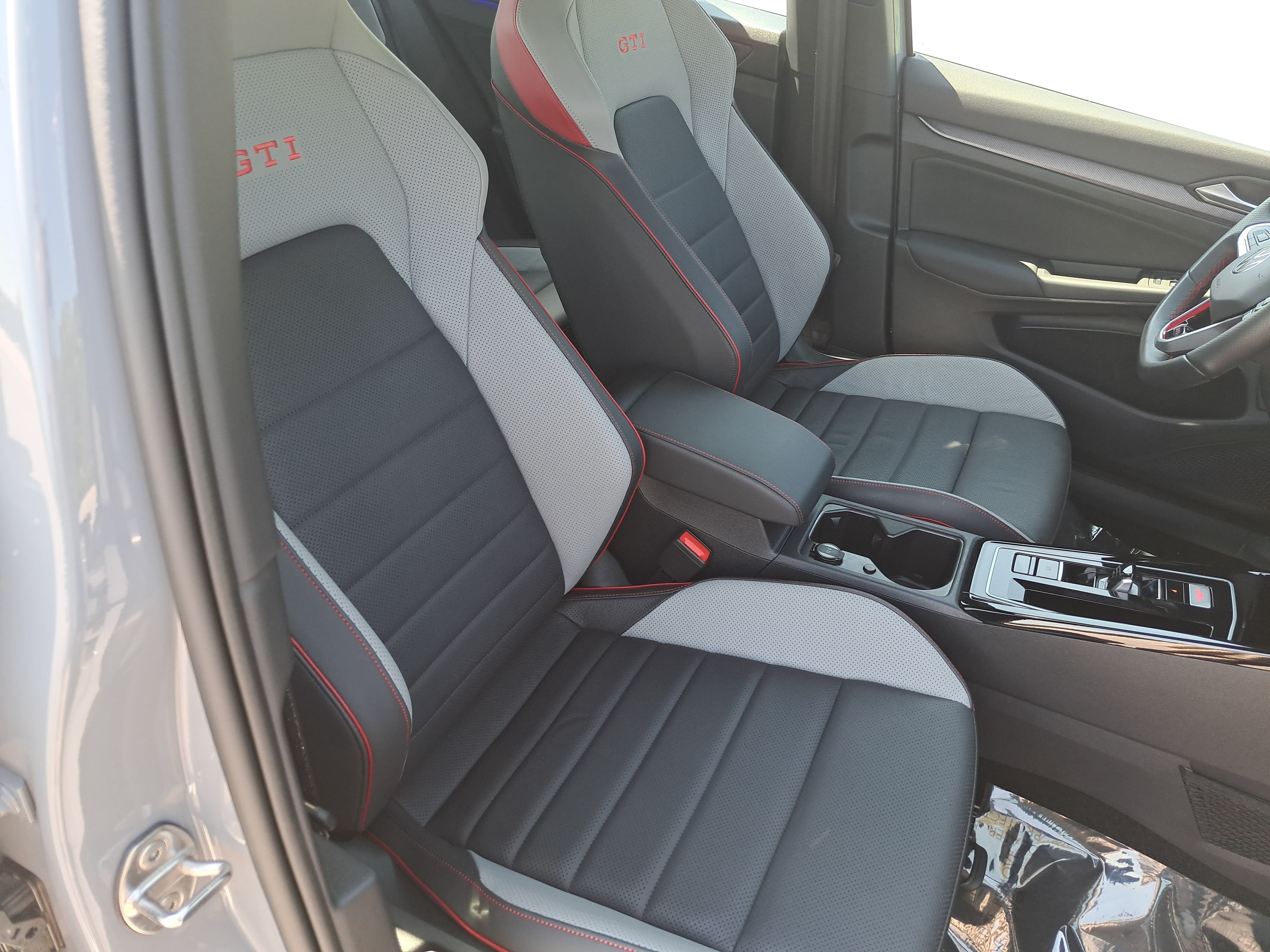 Certified 2025 Volkswagen GTI Autobahn FWD image 10