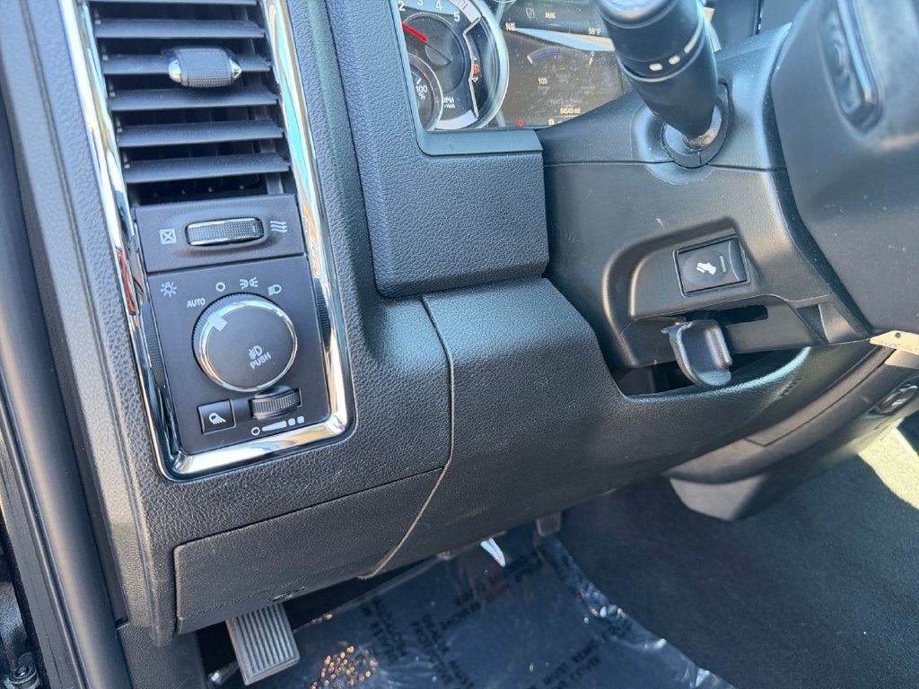 Used 2018 RAM 1500 Laramie AWD/4WD image 19