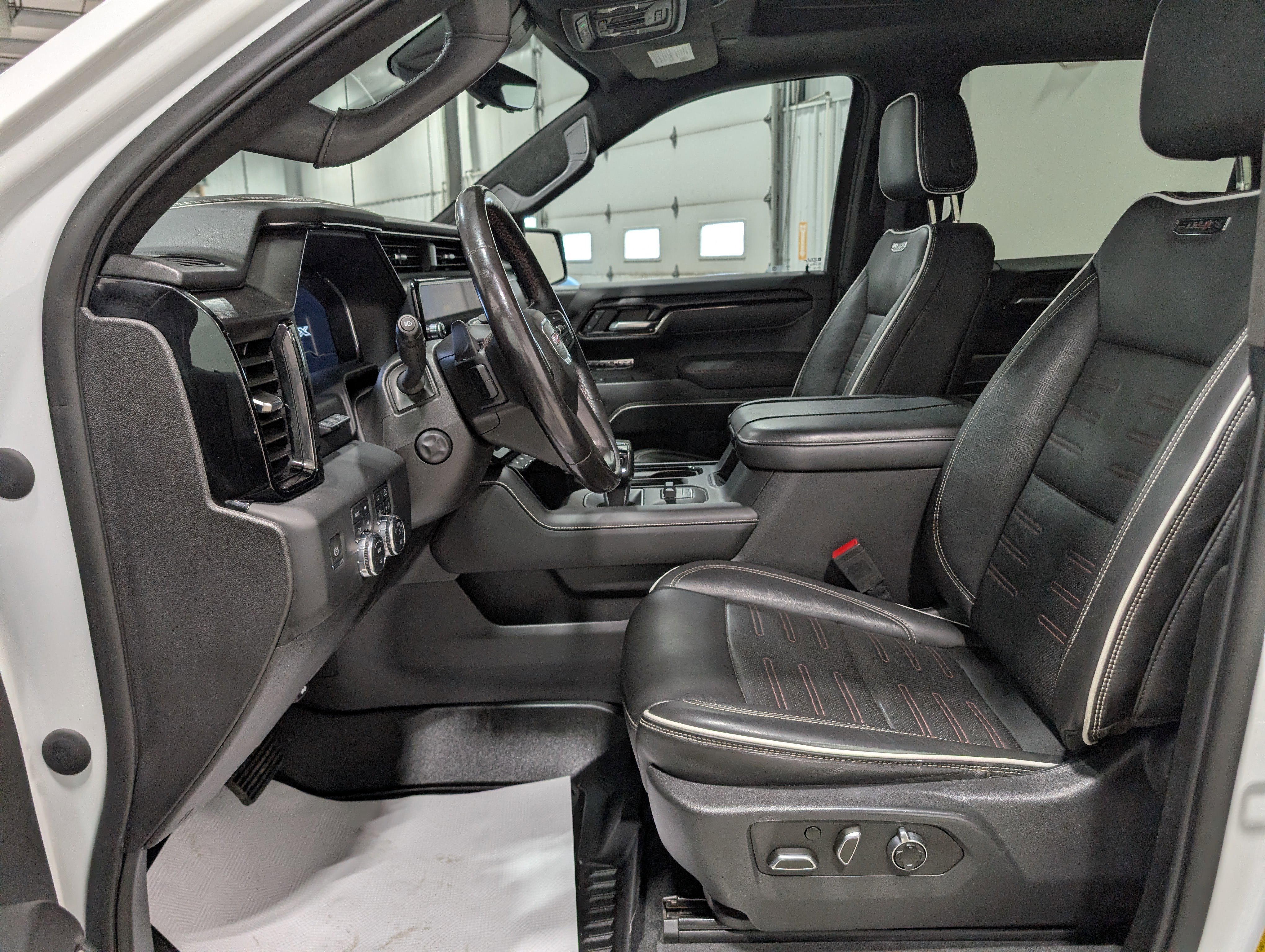 Used 2023 GMC Sierra 1500 AT4X AWD/4WD image 17