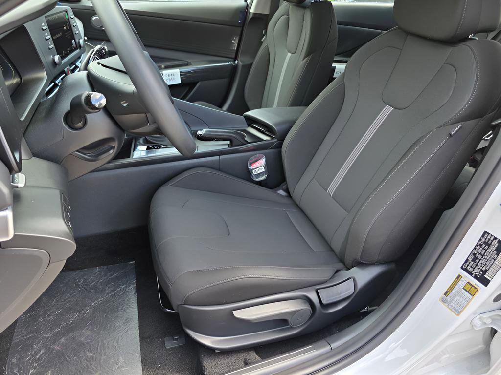 New 2026 Hyundai Elantra SE FWD image 13