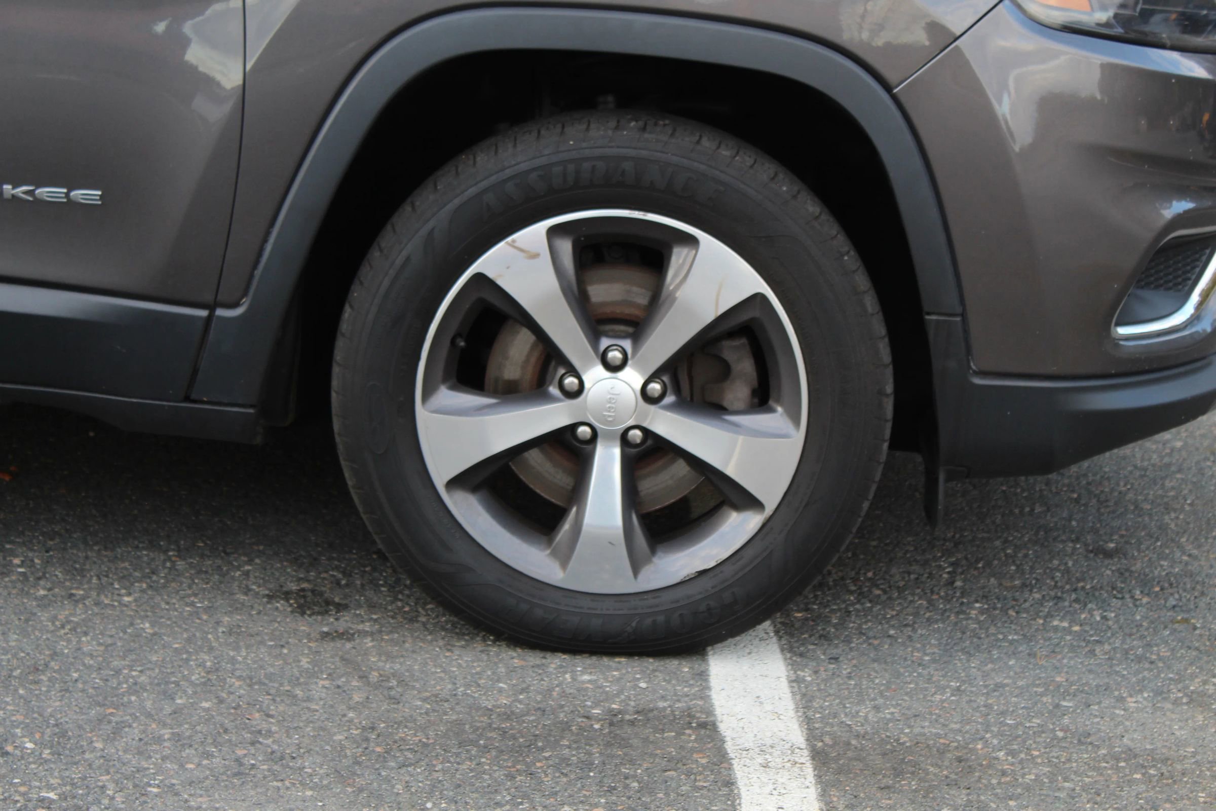 Used 2019 Jeep Cherokee Limited image 34